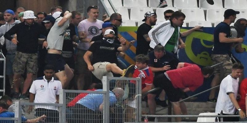 Hooligan Là Gì? Tìm Hiểu Chi Tiết Về Vấn Nạn Hooligan  9 Những hành vi thường thấy của vấn nạn Hooligan